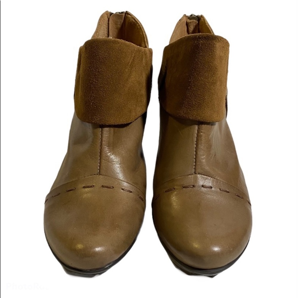 Eric Michael Heeled Booties Suede and Leather Tan Women’s Size 41 Size 10.5